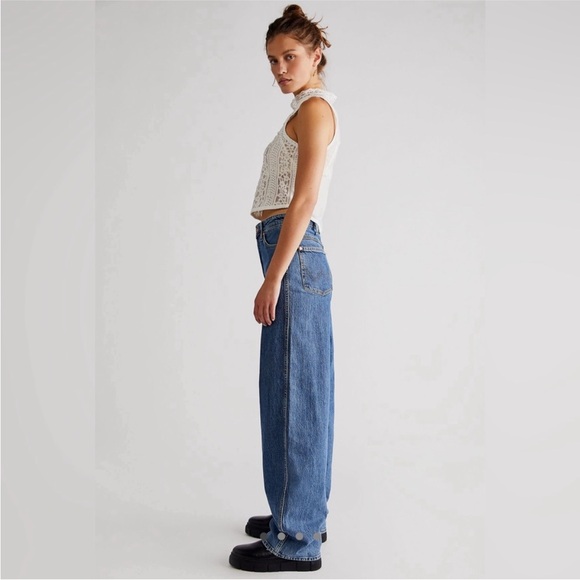 **NWT** Wrangler High Rise Barrel Jean - Picture 3 of 10